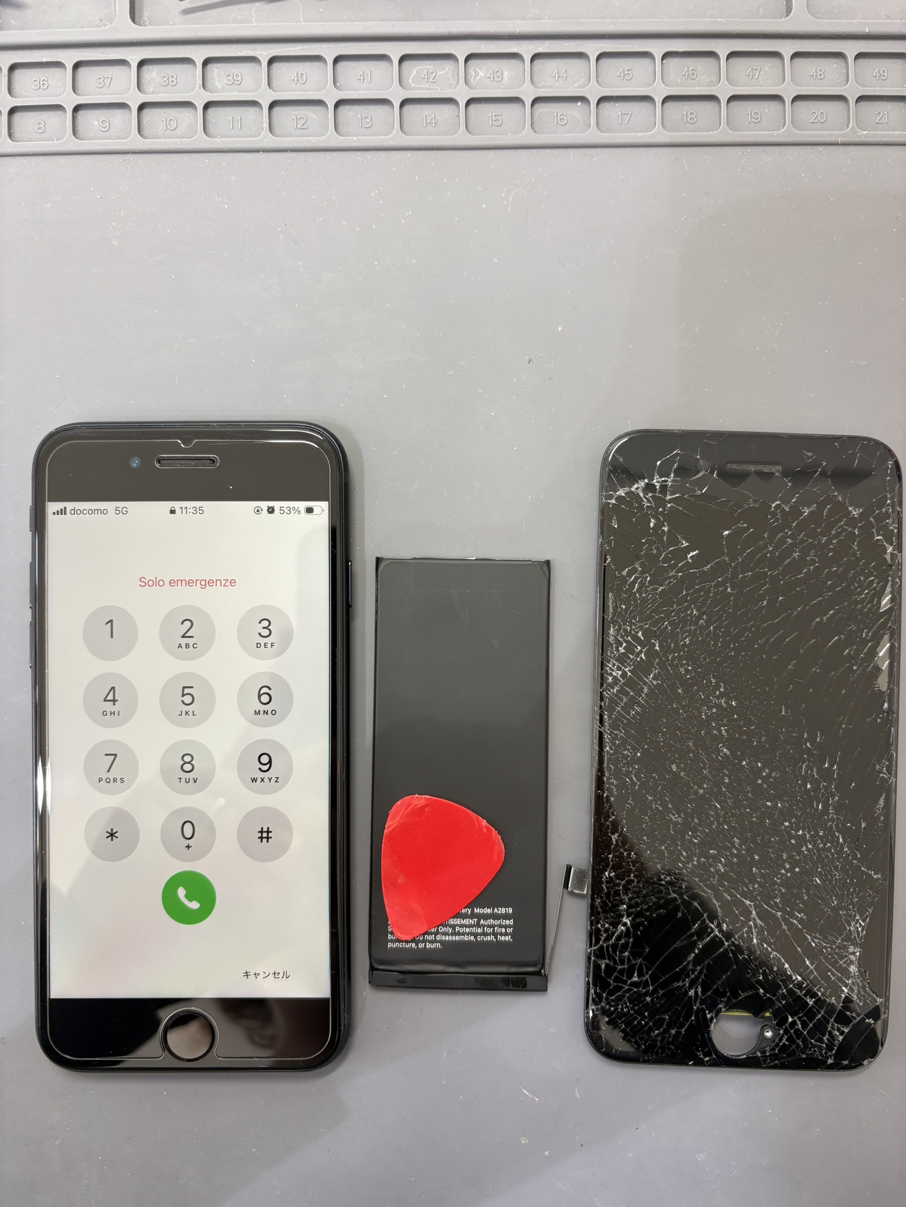 画面がバキバキのiPhoneSEの画面交換、バッテリー交換修理！【スマホ修理工房大和店】